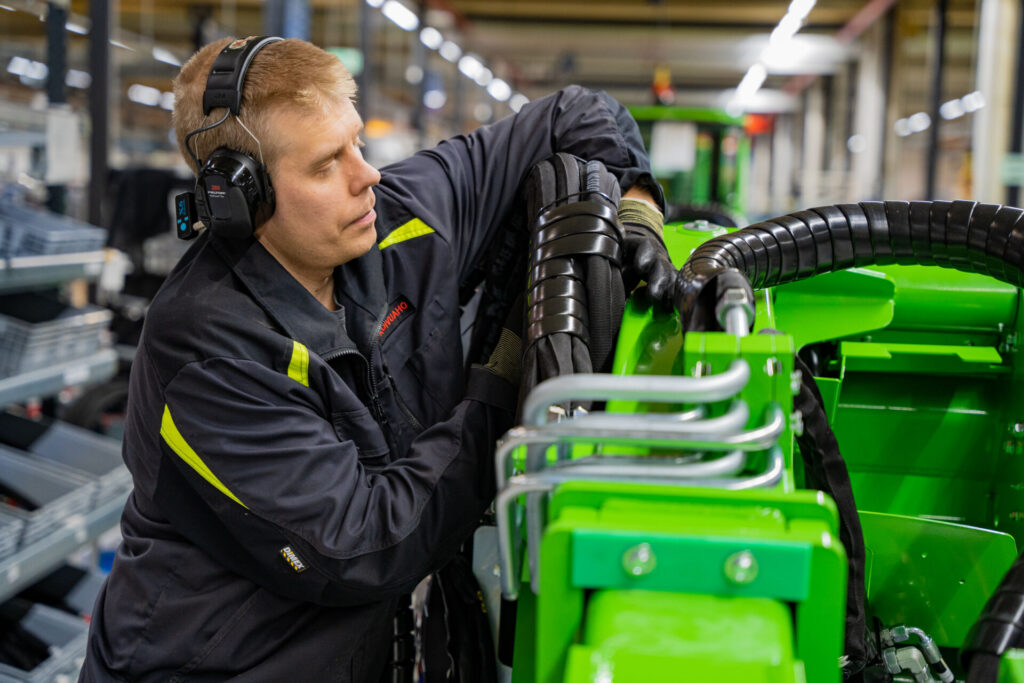 Avant Compact Loaders are Made Under Purso Lights